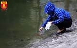 Xem người dân Hà Nội thả cá chép tiễn Táo quân